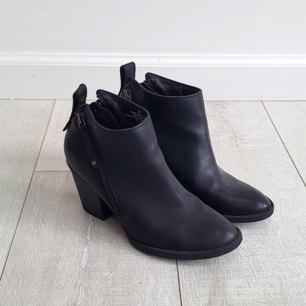 DV Black Booties Size 6.5